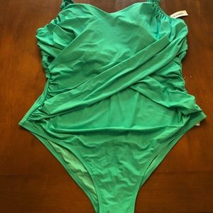 Plus Size Old Navy Swimsuit (NEW, WITH TAGS)
